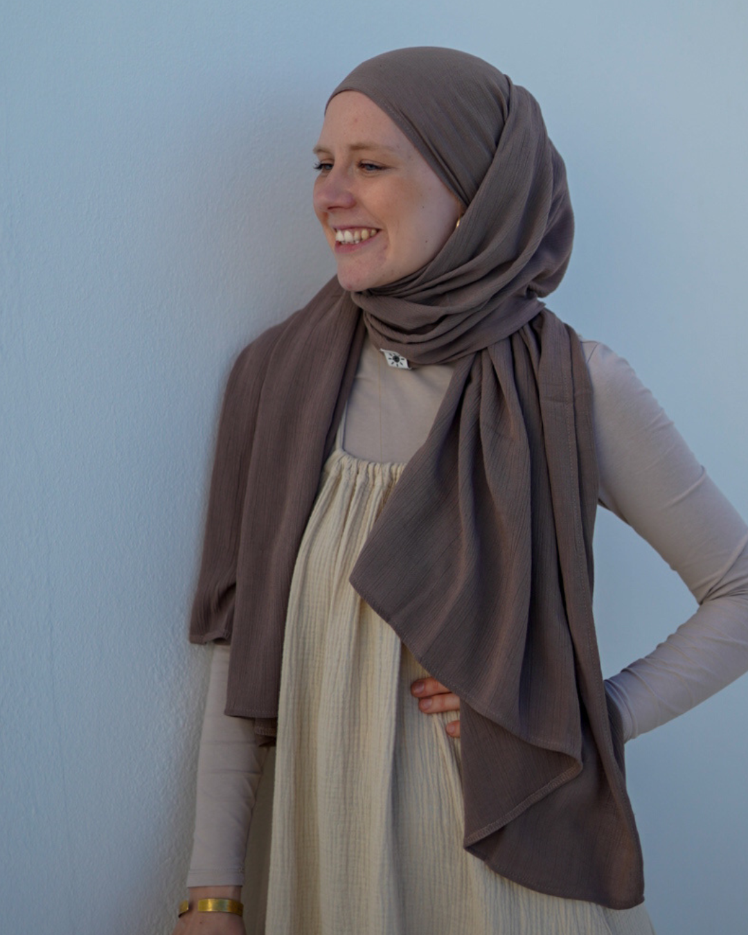 Crinkle Chiffon Hijab "Sandy" gemaakt van viscose en linnen (Deep Taupe)