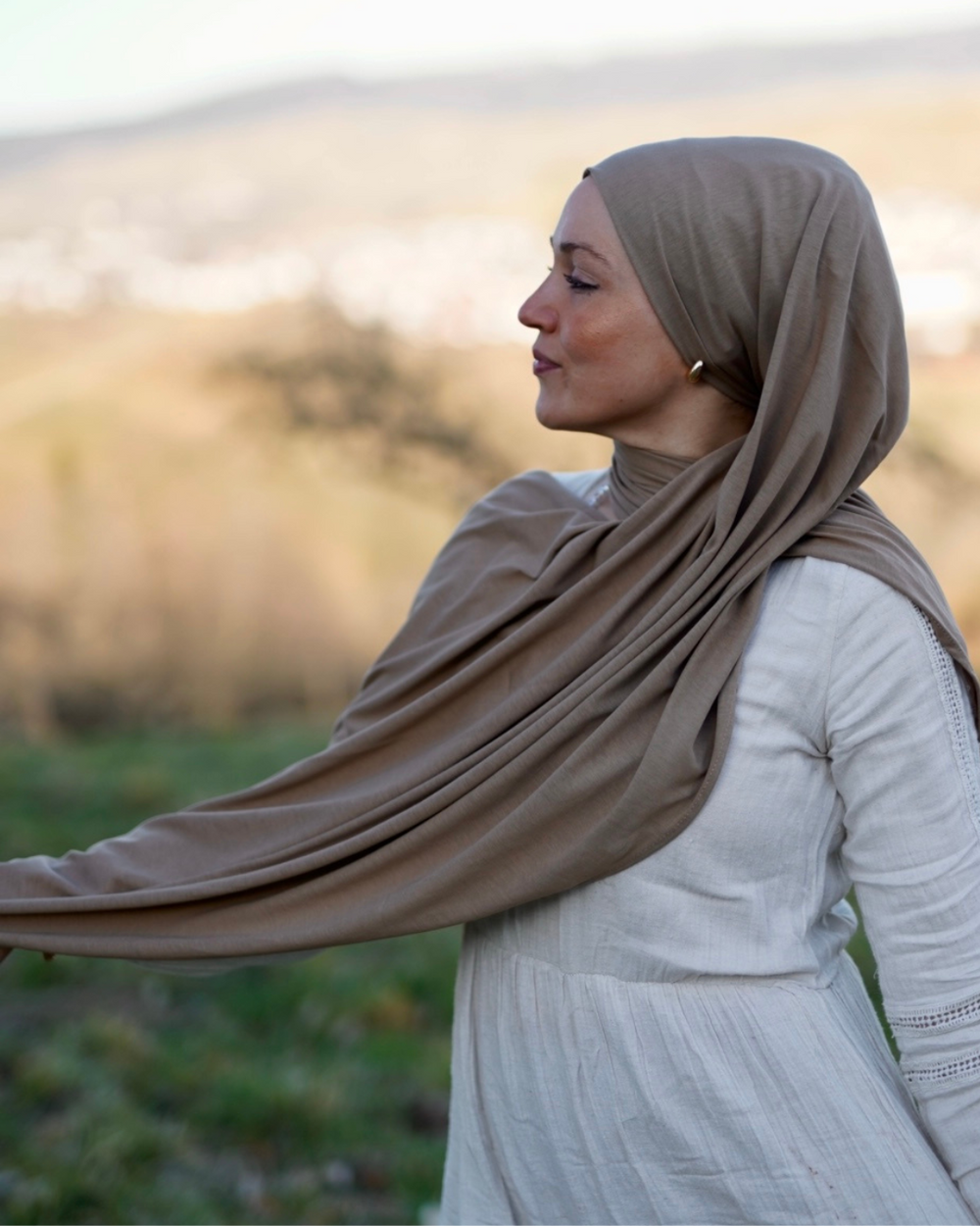 Lichtgewicht jersey hijab "Hava" gemaakt van 100% biologisch katoen - Warm Almond