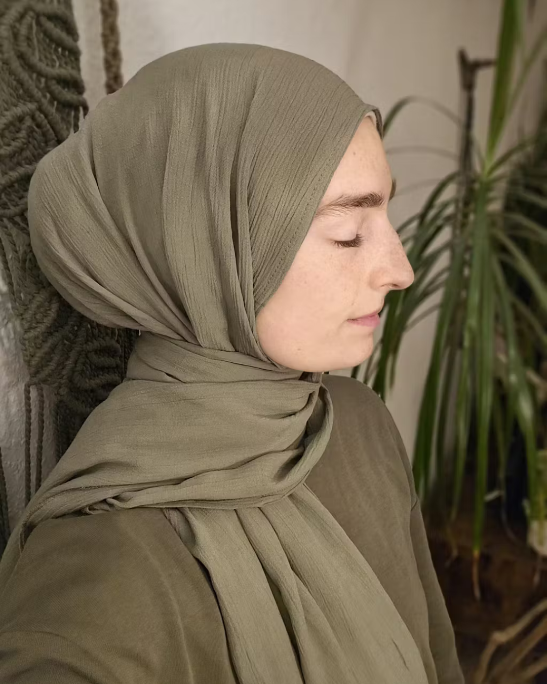 Crinkle Chiffon Hijab "Sandy" gemaakt van viscose en linnen (bosgroen)
