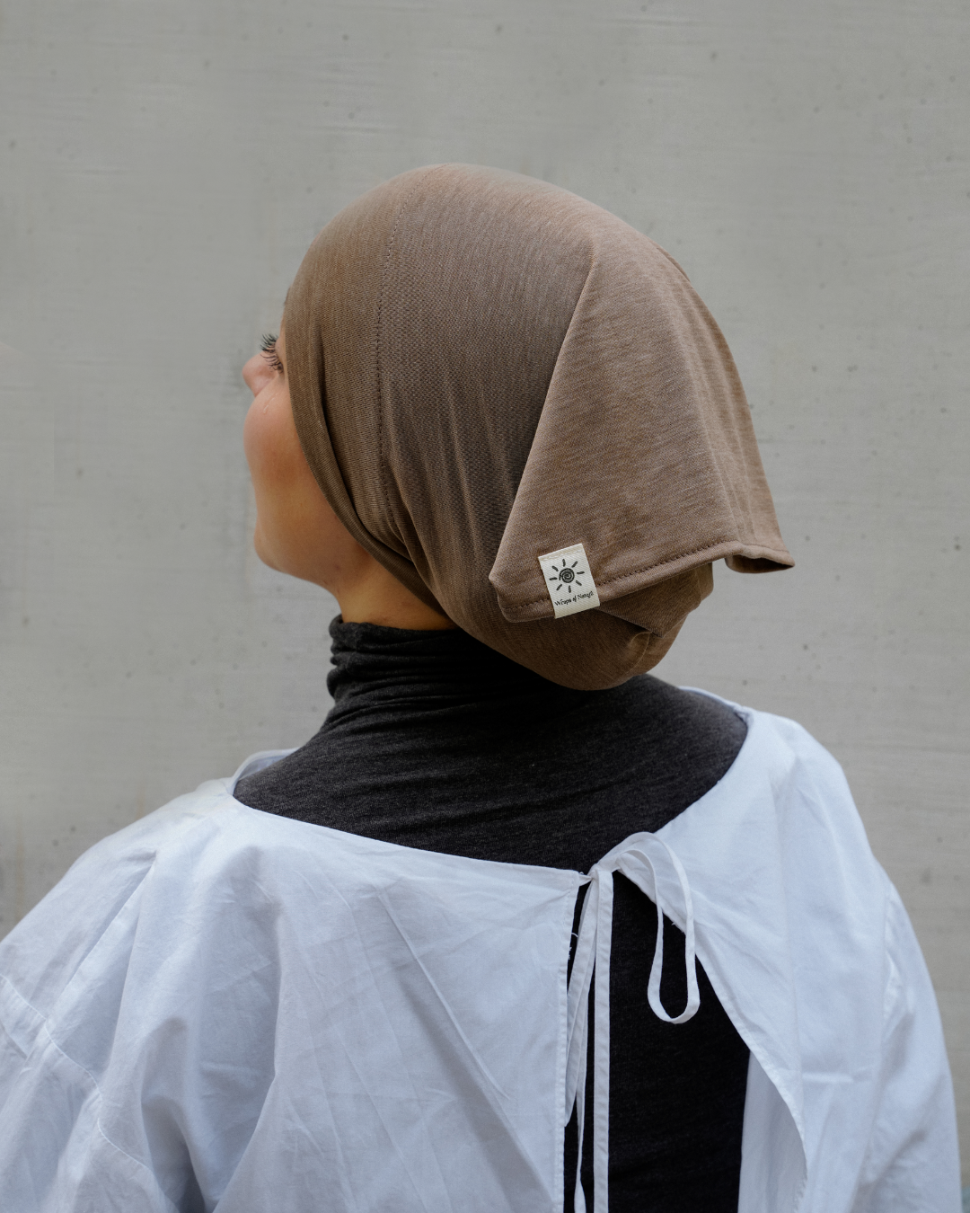 "Mariposa" (hazelnoot) muts van zijde en biologisch katoen