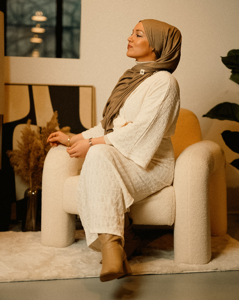 Premium Jersey Hijab "Mariposa" gemaakt van zijde en biologisch katoen (hazelnoot)