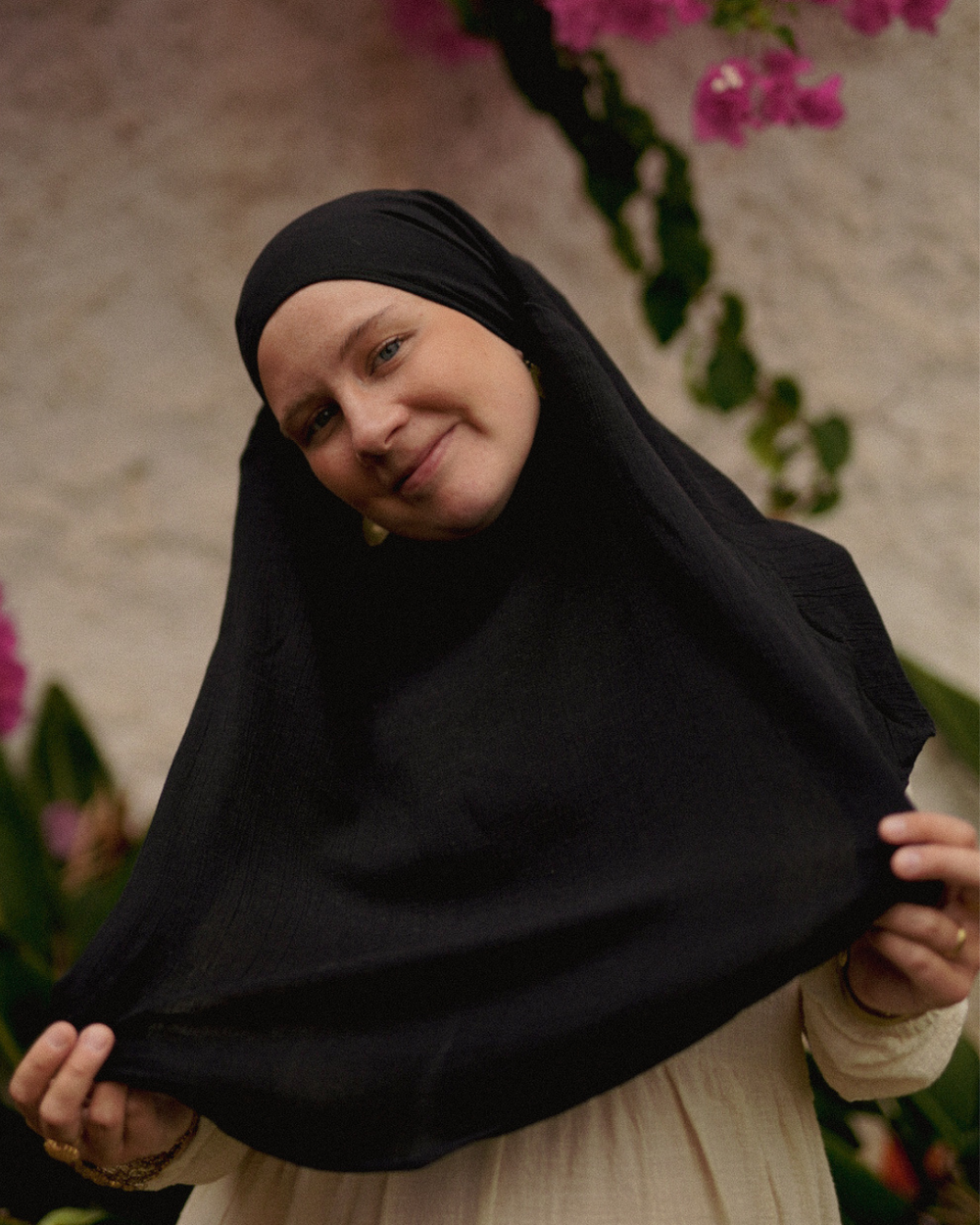 Mini Khimar Sandy van viscose en linnen (Zwart)