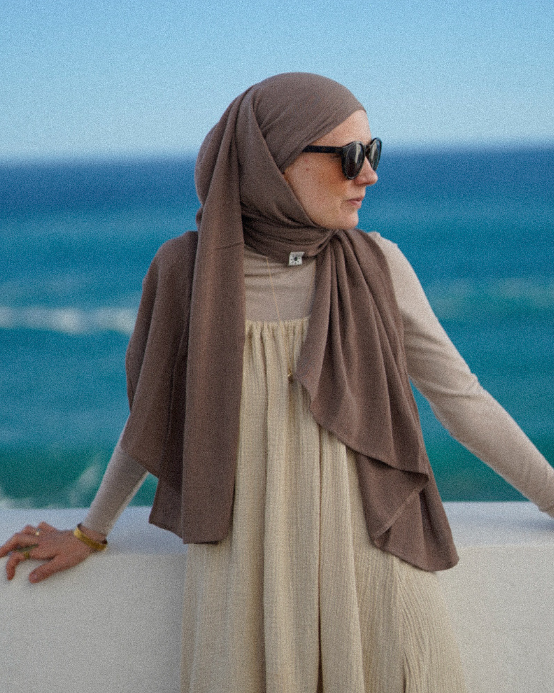 Crinkle Chiffon Hijab "Sandy" gemaakt van viscose en linnen (Deep Taupe)