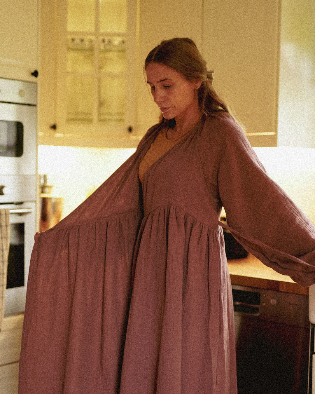 Borstvoedingsvriendelijke wikkelabaya "Lunaria" van biologisch katoen (Plum)